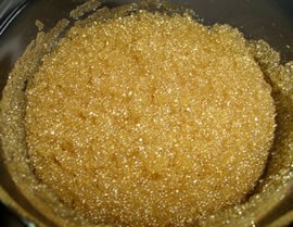 混床樹脂就是把一定比例的陽、陰離子交換樹脂混合裝填于同一交換裝置中，對流體中的離子進行交換、脫除。